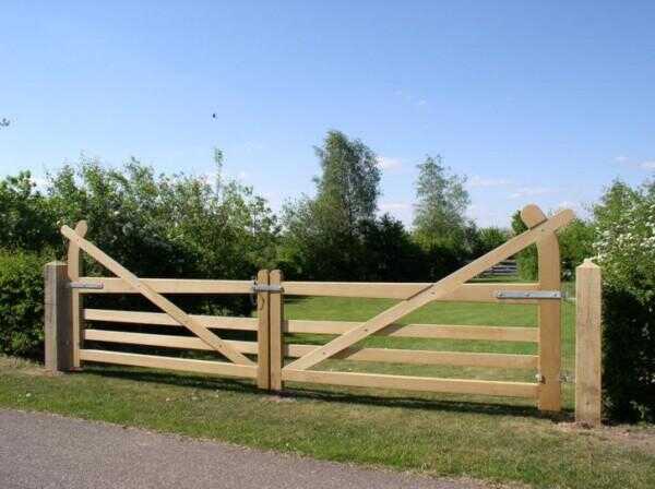 Houten poort(en) hekken kastanjehout rasterhekwerk palen